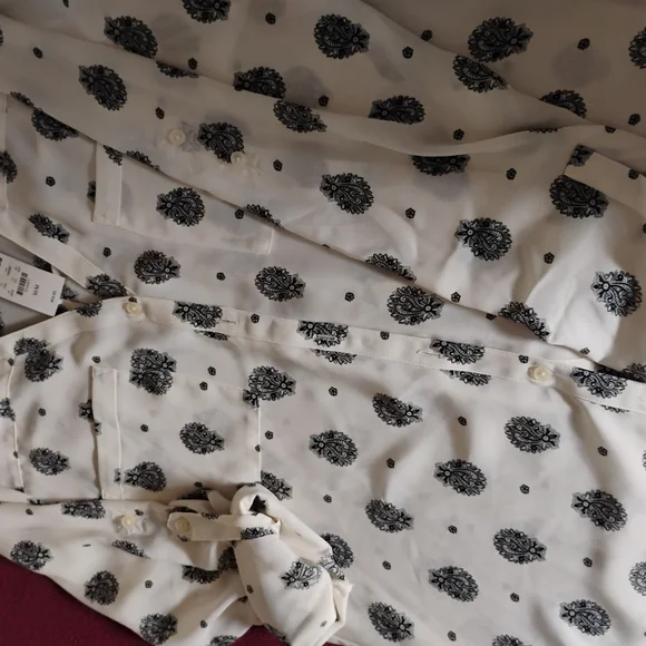 Express White and Black Patterned Blouse - Picture 3 of 3